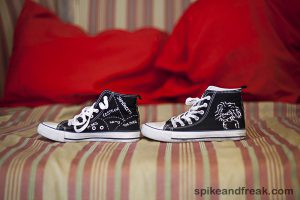 Zapatillas pintadas a mano estilo converse