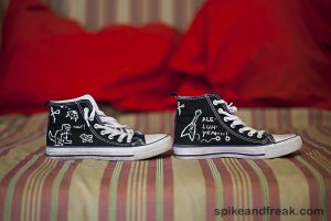 Zapatillas pintadas a mano estilo converse