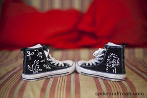 Zapatillas pintadas a mano estilo converse