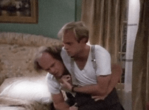 Frazier y su hermano Niles peleando