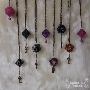 Colgante dado cadena varios